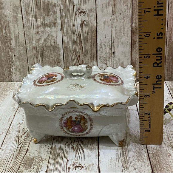 Vintage Victorian Porcelain Footed Jewelry Trinket Box - Picture 5 of 12
